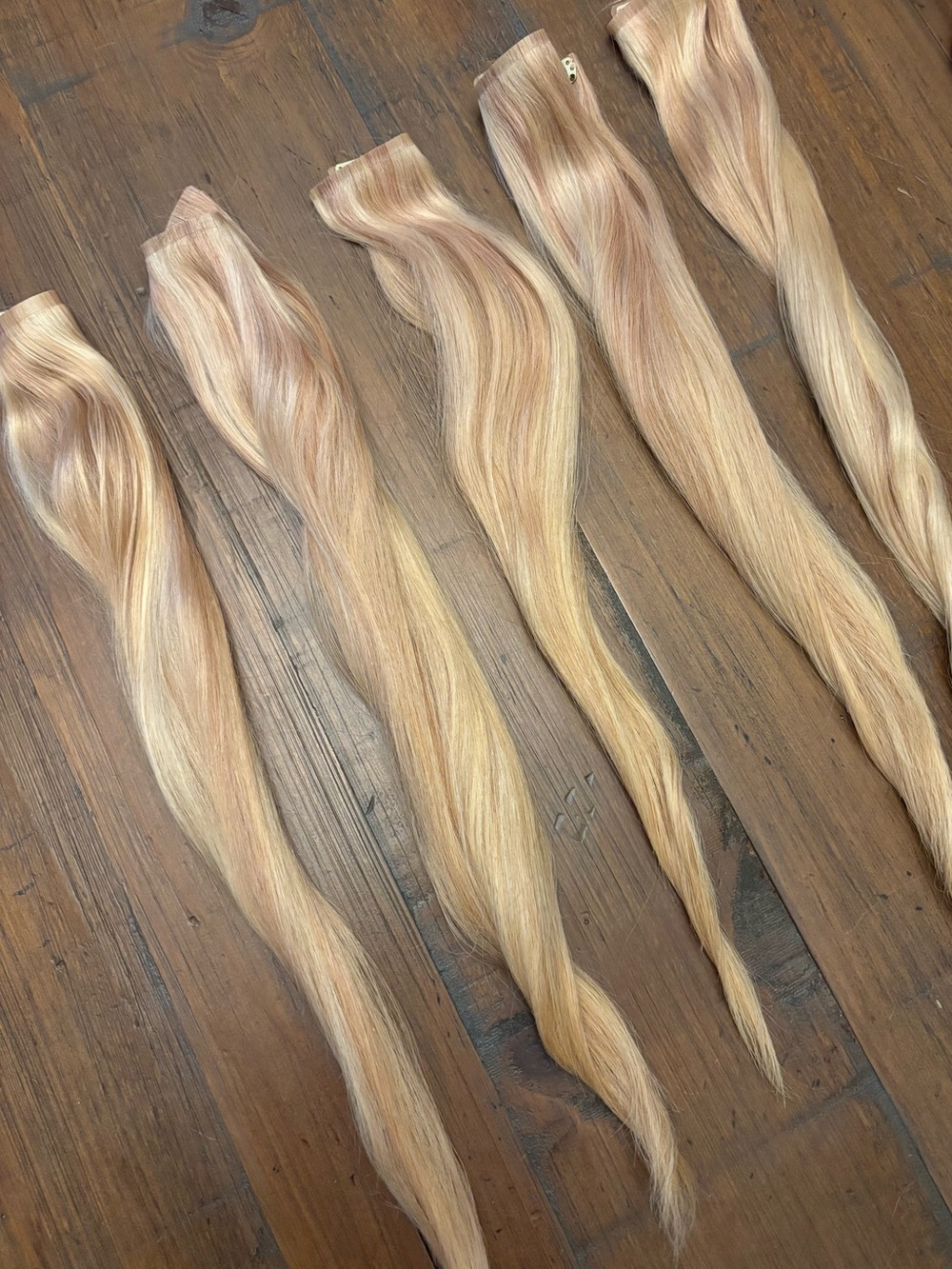 Bellami silk seam 140g butter blonde 16 inch extensions - Picture 2 of 12